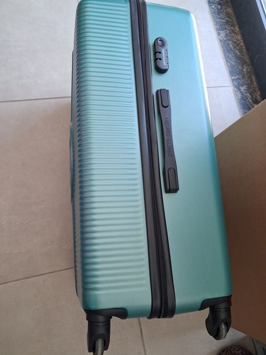 Голям куфар перлено зелен