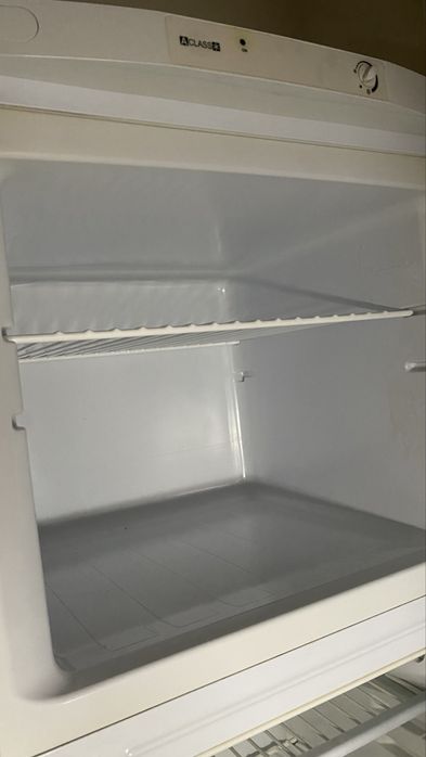 Продам холодильник Indesit в очень хорошем состоянии.