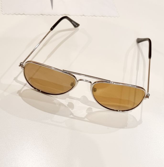 Продавам детски овални слънчеви очила