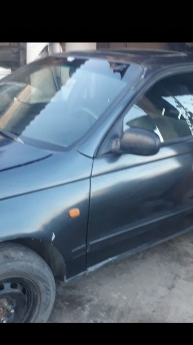 Продам машину тайота карина е