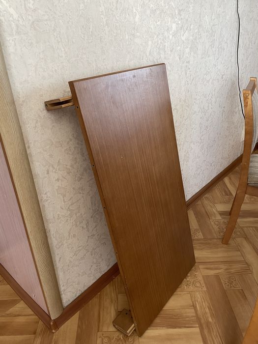 Дубовый стол со стульями
