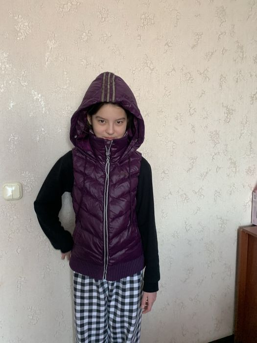 Продаю две жилетки теплые 9мкр