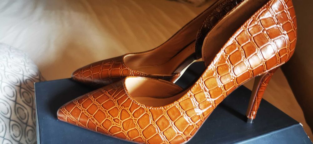 Чисто нови обувки-продават се спешно