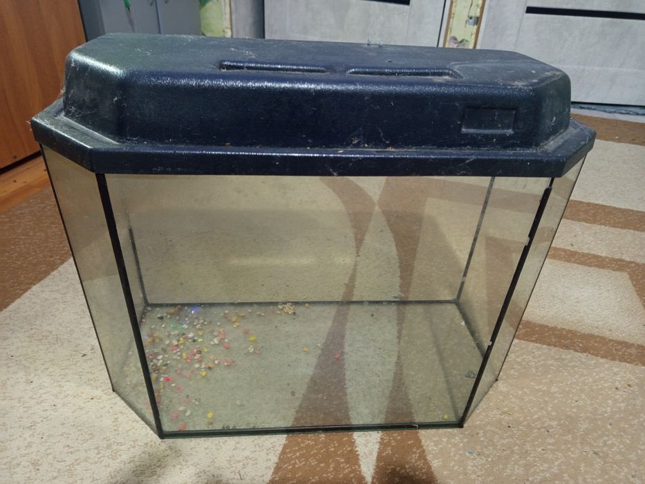 Продам аквариум на 45 литров с крышкой и подсветкой за 20000т