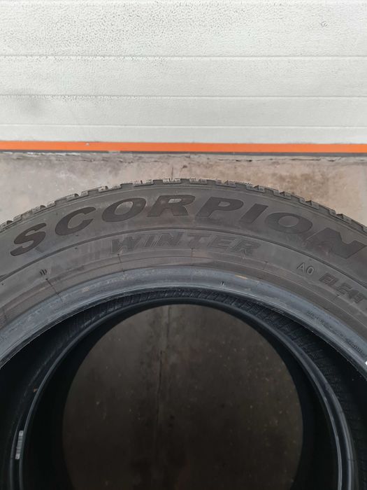 Зимни гуми 2 броя PIRELLI Scorpion 235 55 R19 дот 3921