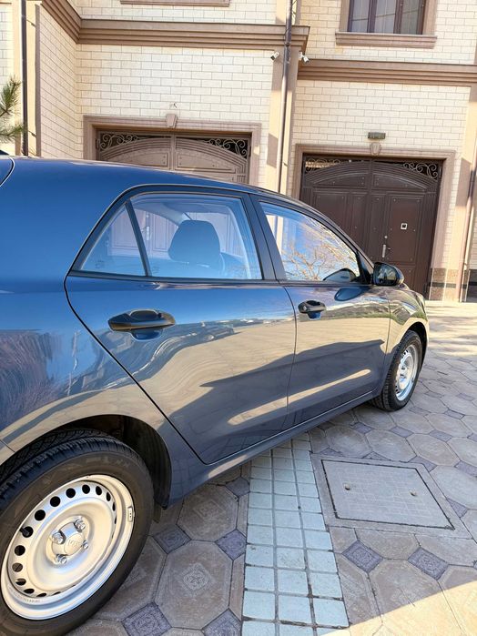 Продается Kia Rio 2018г (62,741 пробег) Цвет Синий Дымчатый