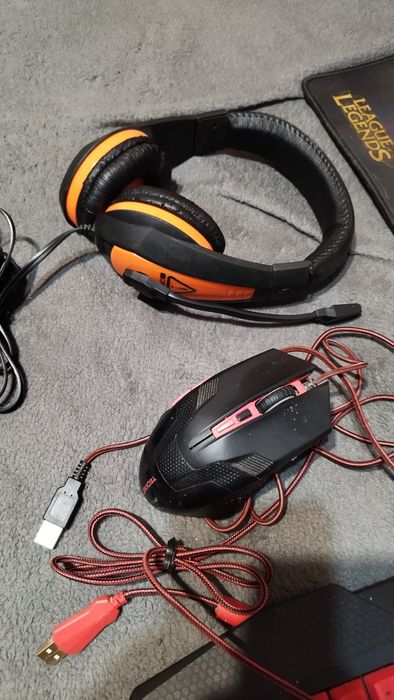 Мишка, клавиатура, слушалки и подложка