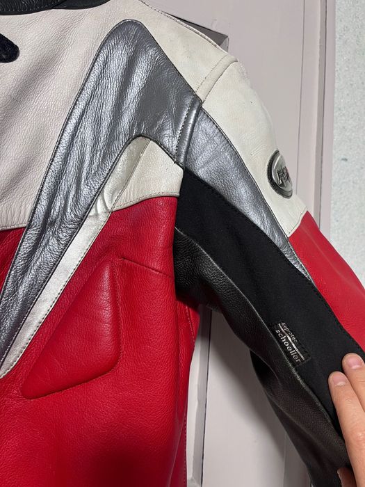 Цял мото екип RST