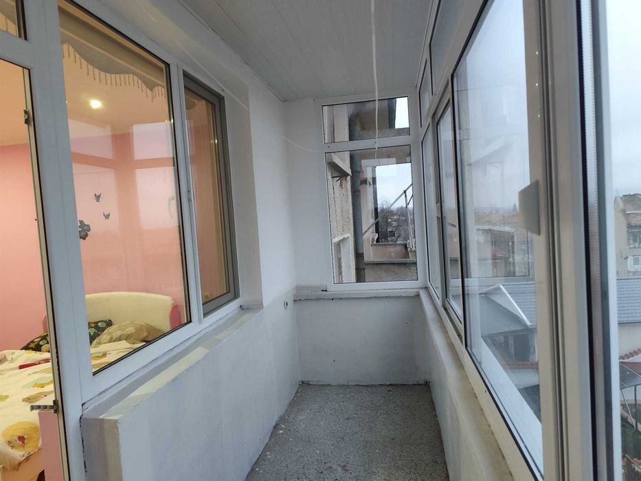 Продава се Тристаен апартамент в Разград, Център - 1000 кв.м за 64 €/кв.м - Снимка #20