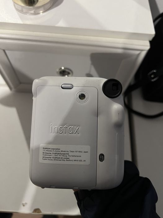 Продам фотоаппарат Instax Mini 12