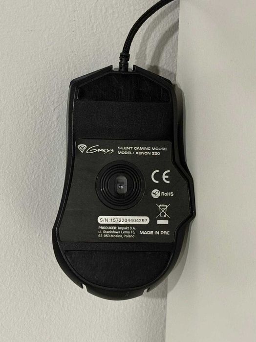 Mouse cu fir Genesis Xenon 220 RGB