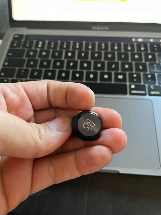 Casti wireless Bang & Olufsen EQ impecabile, ca noi. Sunt Hi-Fi. B&O