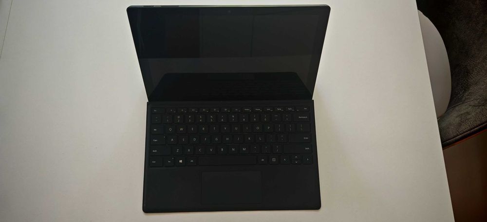 Продавам 2&1 Microsoft Surface I7 8650U up 4.2/16Gb/512Gb/Нова Батерия