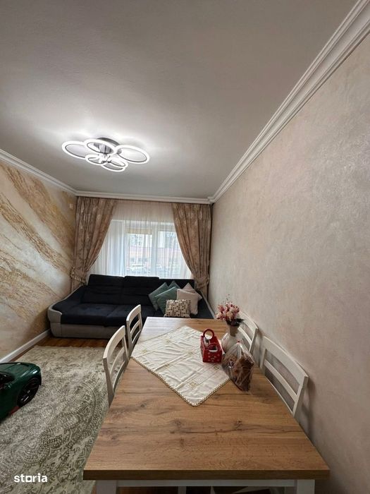 De vanzare apartament 3 camere și balcon, zona ultracentrala, renovat