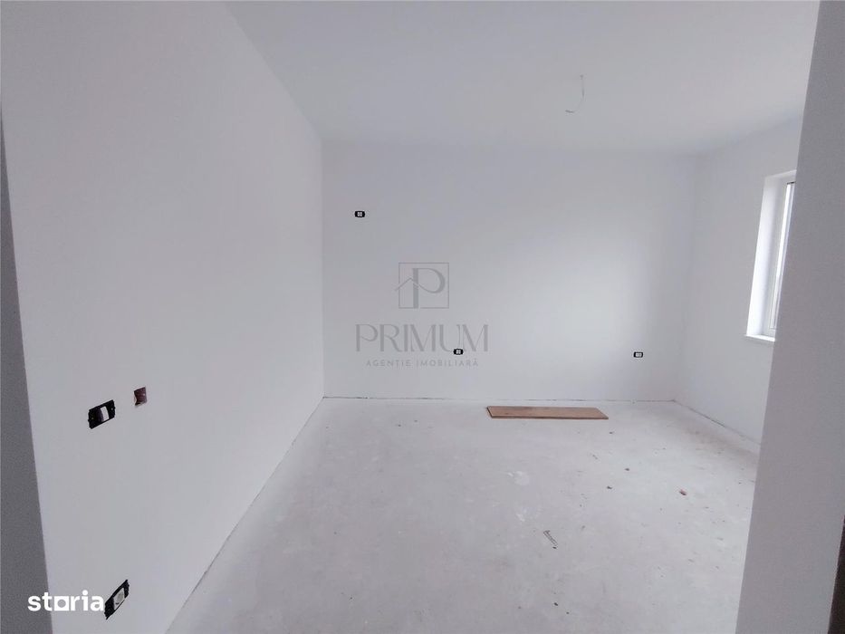 Duplex Cu Panouri - 5 Camere - 3 Bai