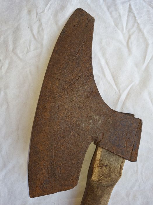 Стар голям марков топор брадва