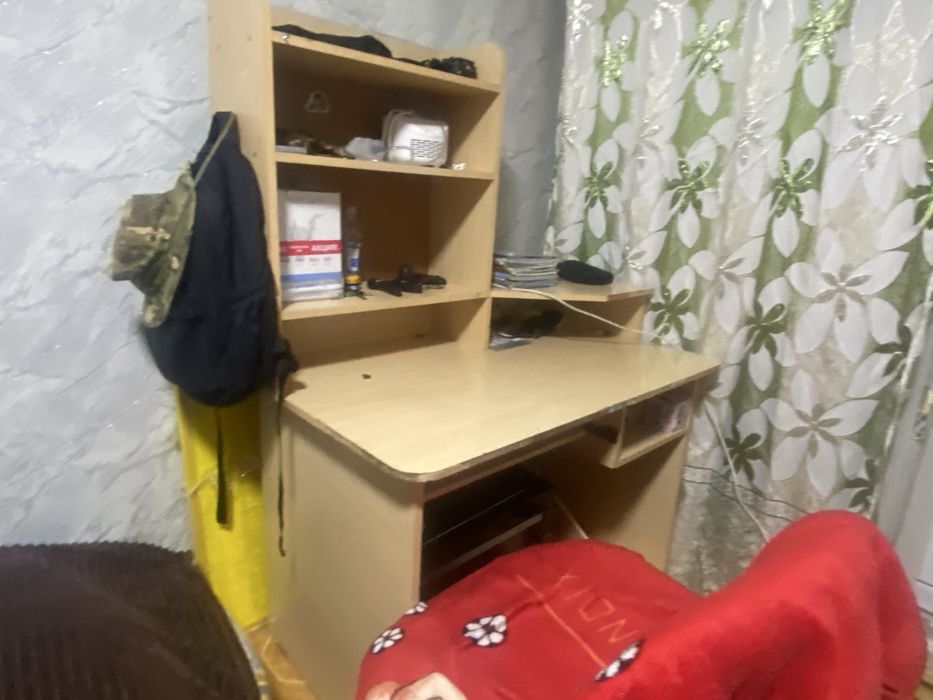 Стол с полками