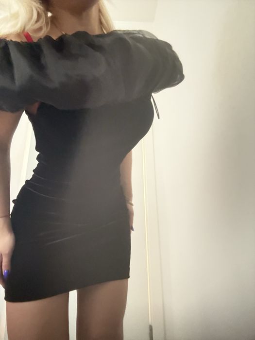 Малка Черна Рокля Zara