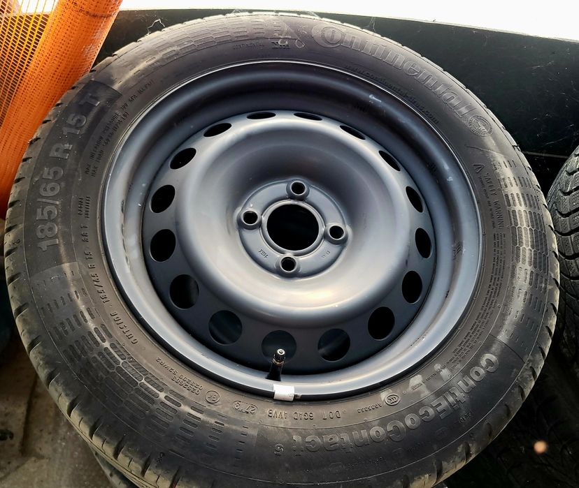 Vând anvelope 185 65 15!