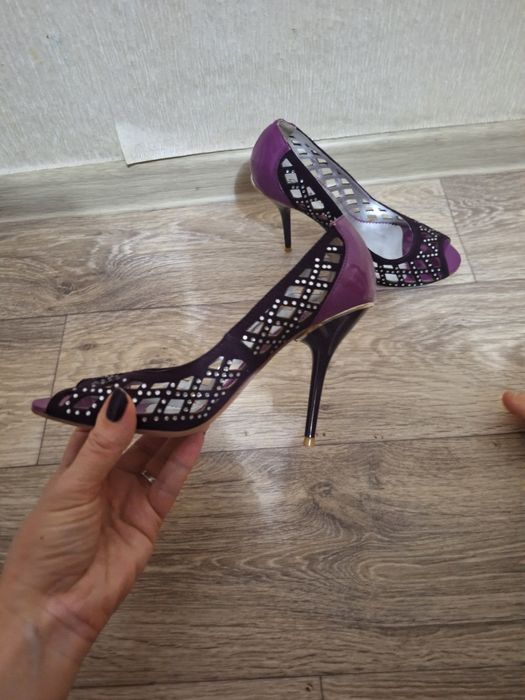 Продам туфли новые