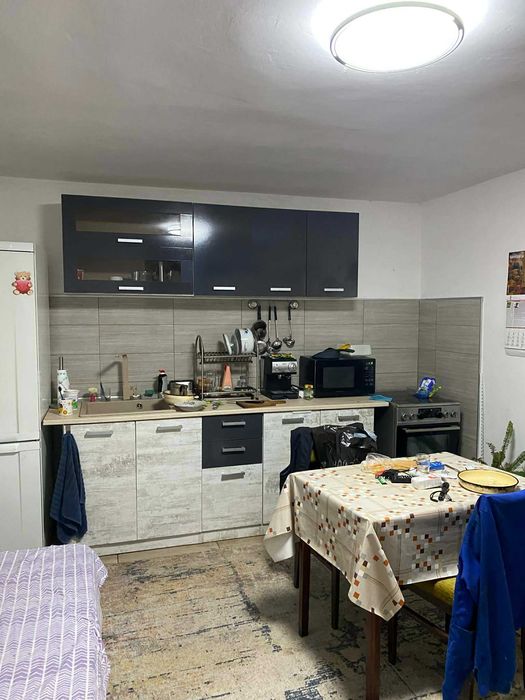 Монолитна къща с гараж с РЗП:240кв.м. с двор от 1462 кв.м.