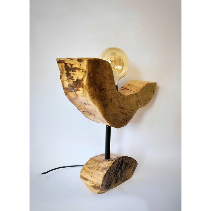 Масивна настолна лампа от дърво