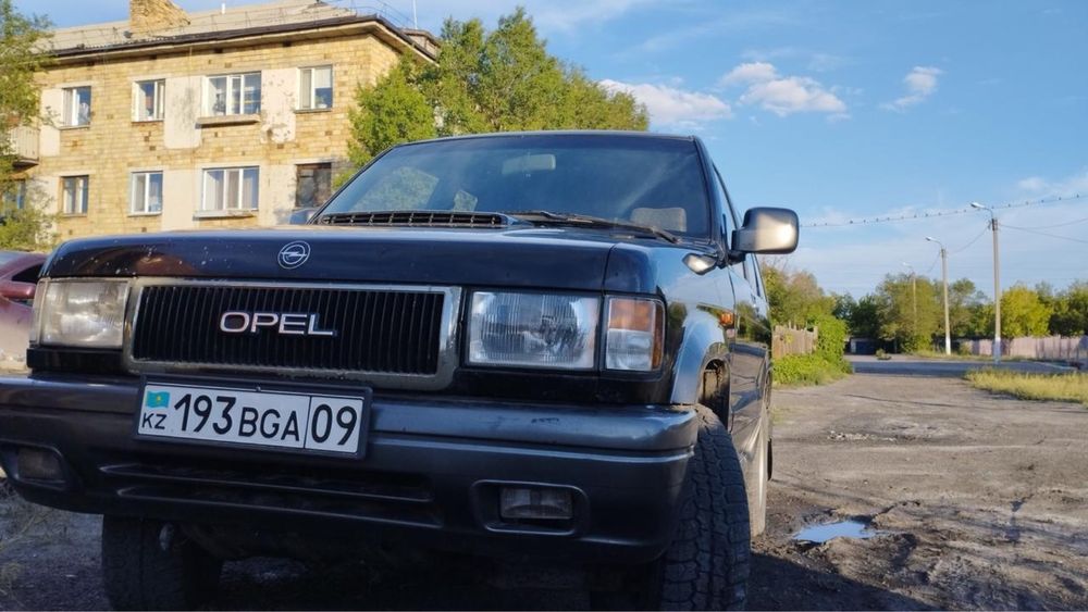 Opel Monterey 1993