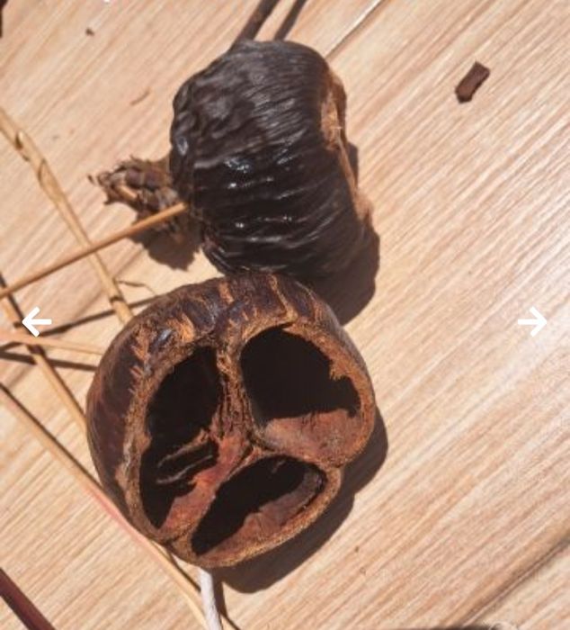 Ваза с изкуствени цветя