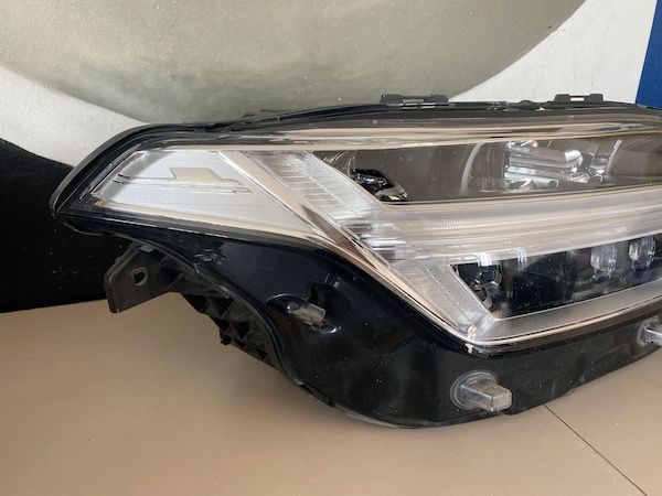 Far dreapta MID LED RHD VOLVO XC90 2019+ 32228305