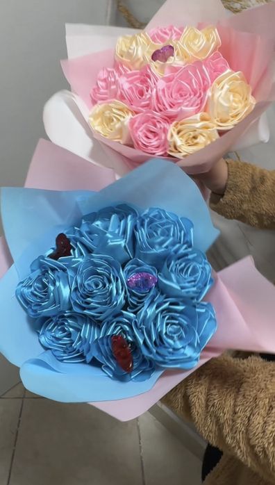 Букет от сатенени рози 1 брой 1,50