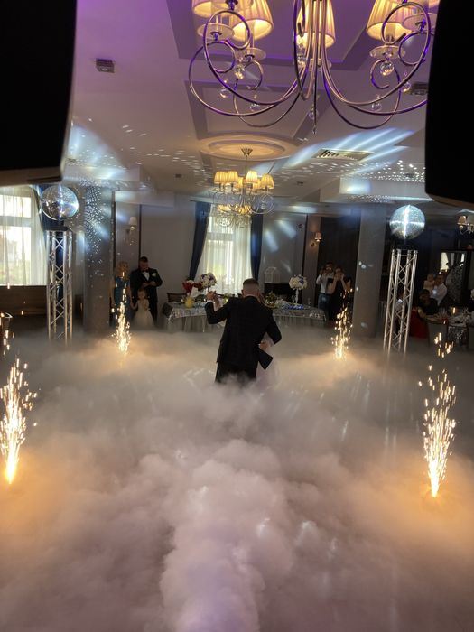 Fum greu, artificii și masină de baloane cu fum