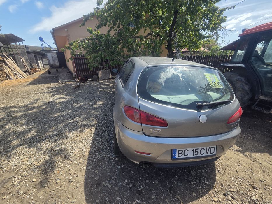 Se vinde pachet complet: Alfa Romeo 147 + 2 seturi cauciucuri (vară + iarnă)