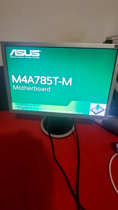 Продавам монитор Samsung 940 BW