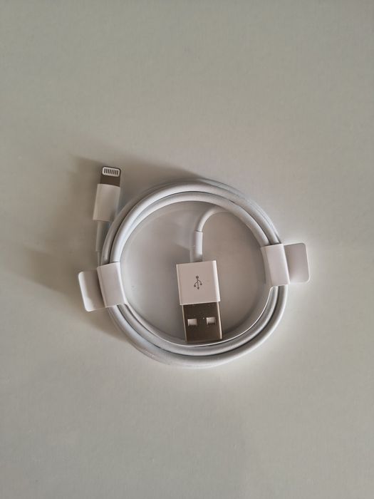 Продавам Apple Lightning to USB Cable