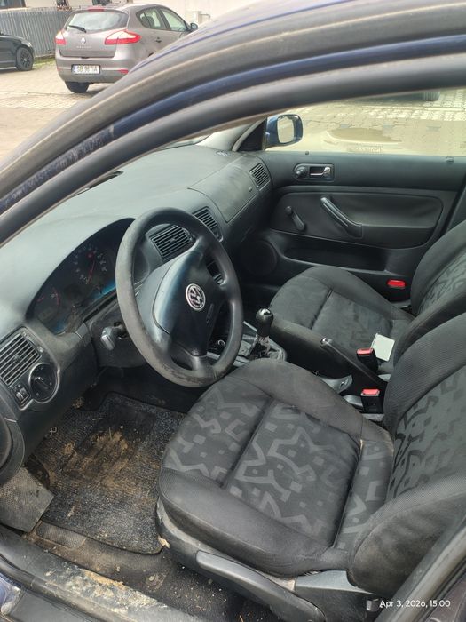 Vand golf 4 din anul  2000 functional
