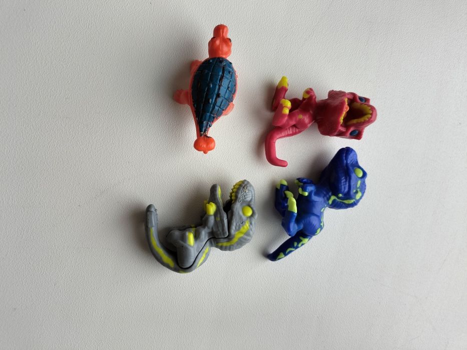 Продам фигурки из киндера.
