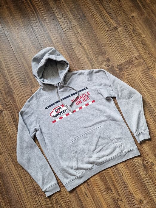 Страхотен мъжки пуловер NIКЕ размер М, без
забележки ,размери бОсм е п