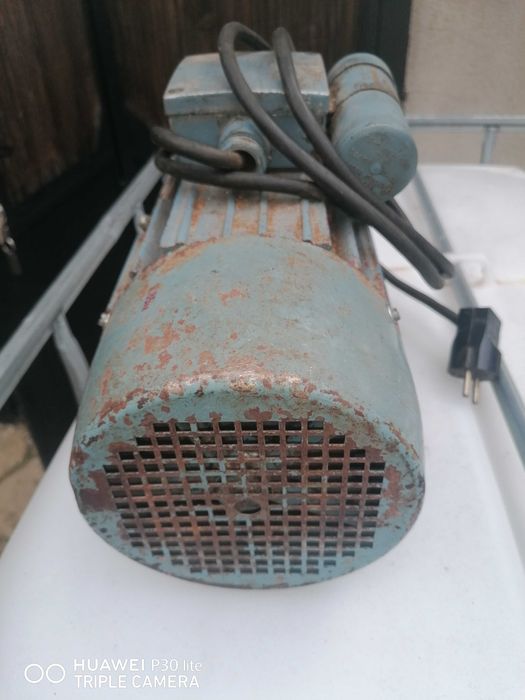 Двигател монофазен