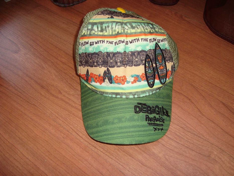 Desigual зелена бейзболна шапка с козирка "Go With the Flow"