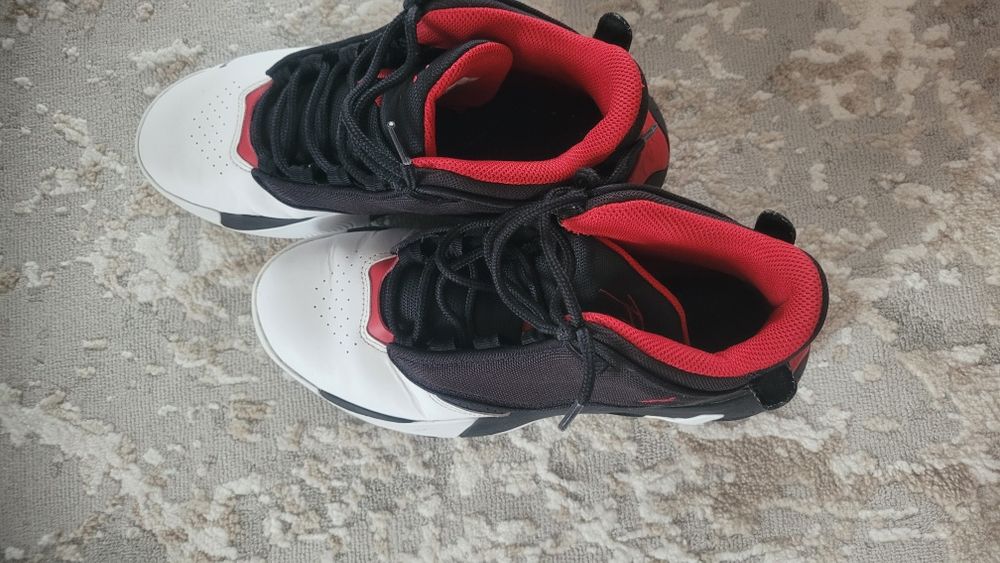 Nike Jordan max aura jordan 4