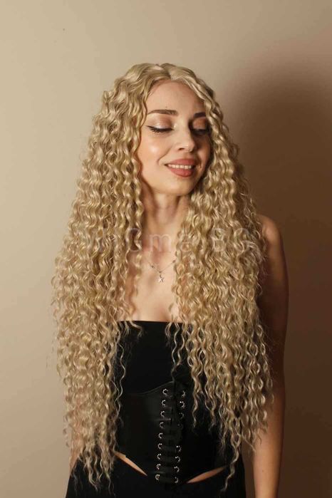 Дълга къдрава тъмноруса лейс фронт перука Луна