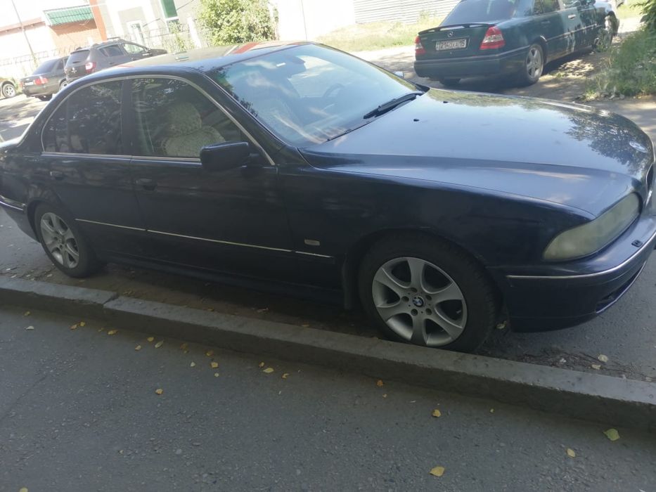 Продам Бмв е39, 2001 года выпуска.