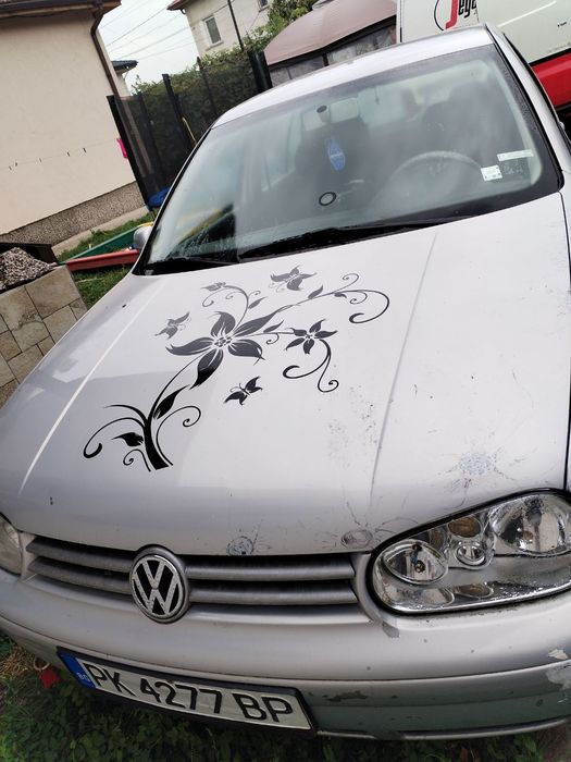 !!!НАПЪЛНО ОБСЛУЖЕН !!Продавам WV Голф 4  1,6/101 к.с /2000 г..