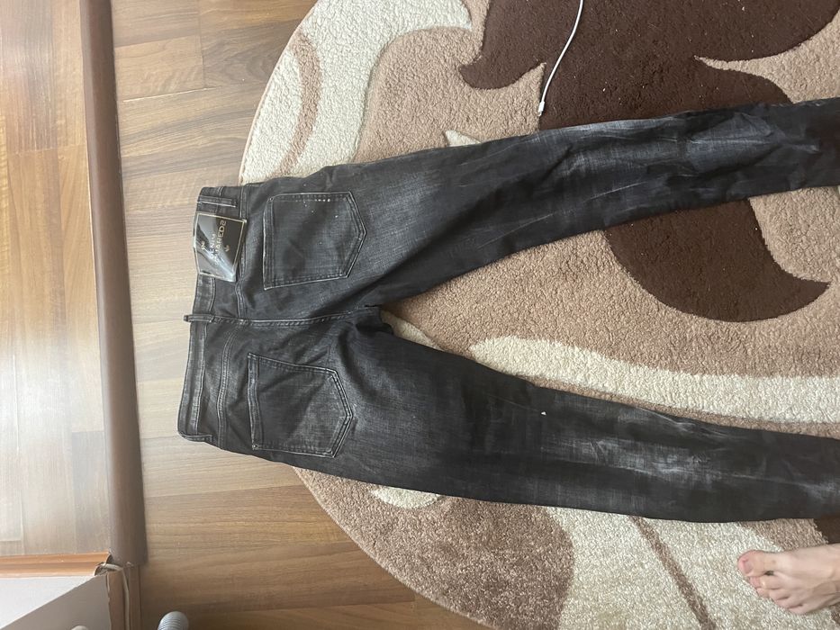 Vand pantaloni scurti