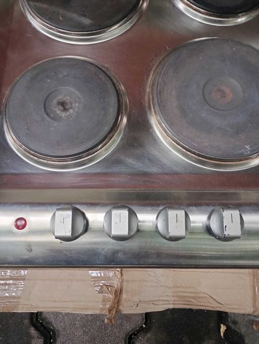 Кухненски плот с четири стандартни котлона, цвят Инокс Zanussi