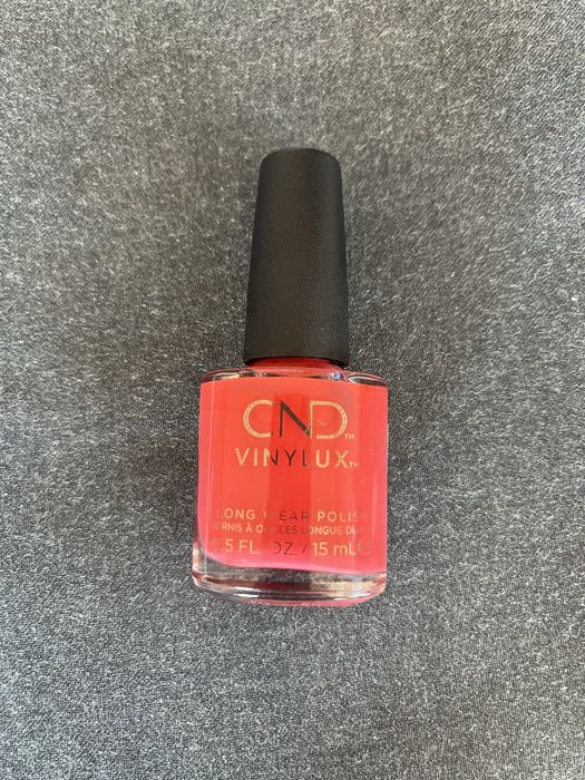 8 бр. CND vinylux лакове - ползвани много малко