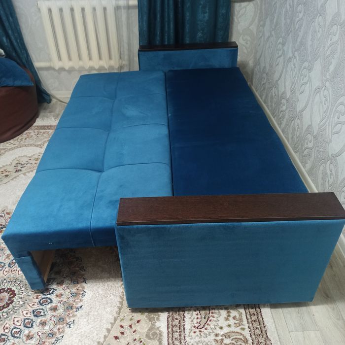 Продам диван велюровый