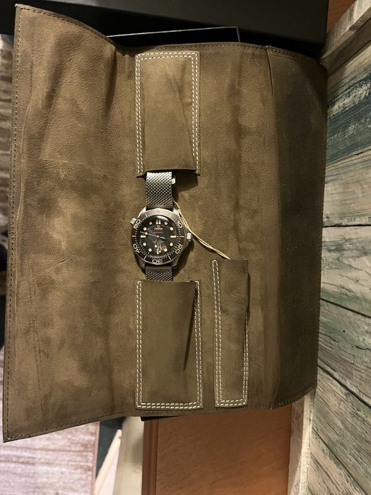 Часовник Omega.