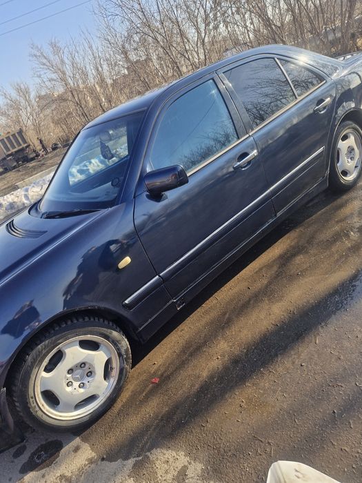 Продам мерседес 210