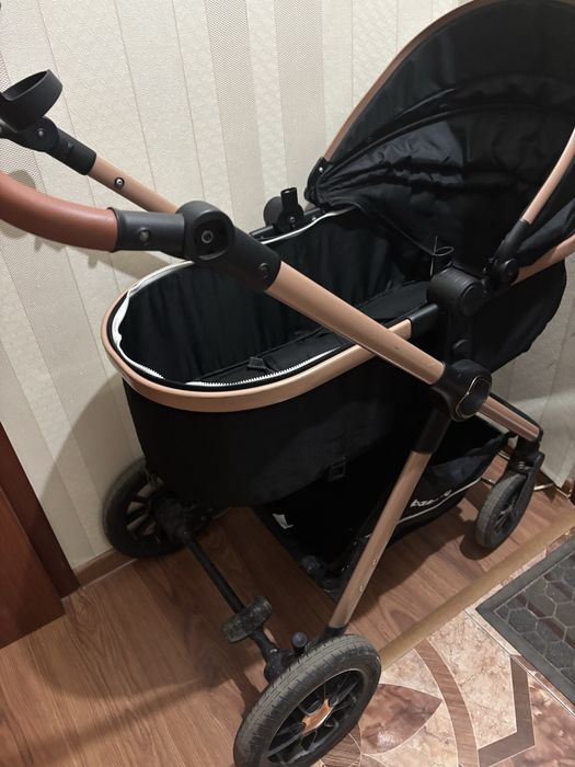 Коляска хорошего качества б/у